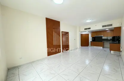 Apartment - 1 Bedroom - 2 Bathrooms for rent in Golden Sands 12 - Al Mankhool - Bur Dubai - Dubai