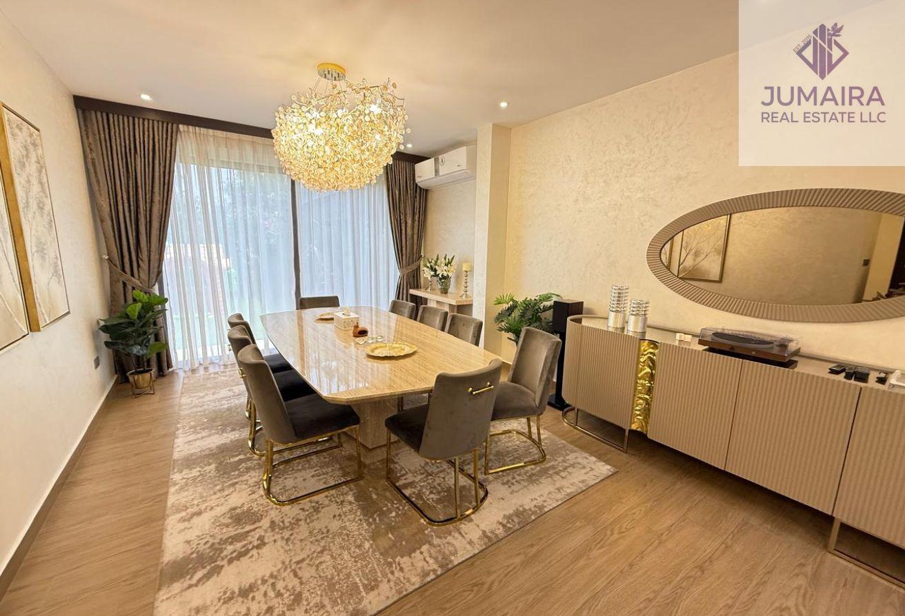 Rare 5BR Duplex | Fully Upgraded & Extended
