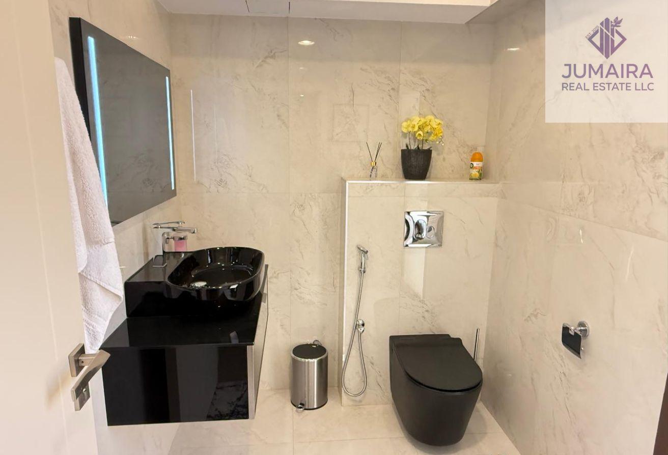 Rare 5BR Duplex | Fully Upgraded & Extended