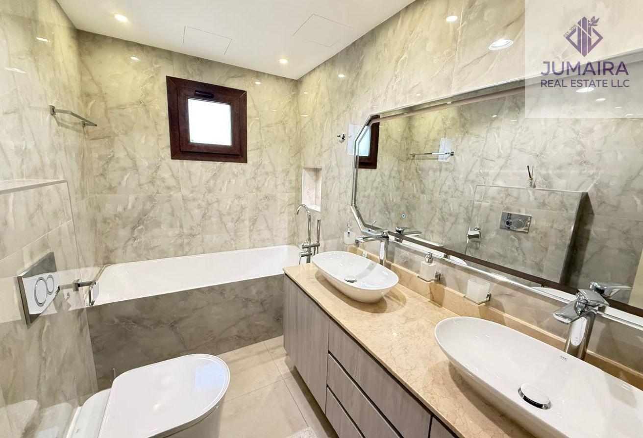 Rare 5BR Duplex | Fully Upgraded & Extended