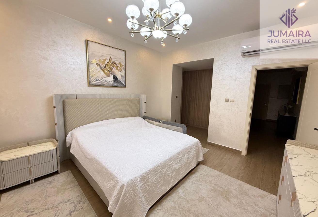 Rare 5BR Duplex | Fully Upgraded & Extended