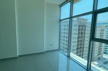 شقة - 2 غرف نوم - 3 حمامات للايجار في الازا 11 - دبي لاند - دبي