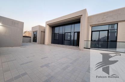 Villa - 5 Bedrooms - 6 Bathrooms for rent in Al Aweer 1 - Al Aweer - Dubai