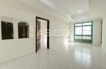 Apartment - 2 Bedrooms - 2 Bathrooms for rent in Sultan Residences - Al Muraqqabat - Deira - Dubai
