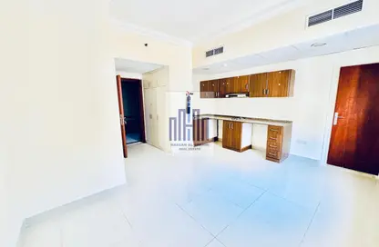 Apartment - 1 Bathroom for rent in Muwailih Building - Muwaileh - Sharjah