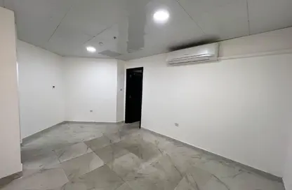 Apartment - 1 Bedroom - 2 Bathrooms for rent in Abu Shagara building - Abu shagara - Sharjah