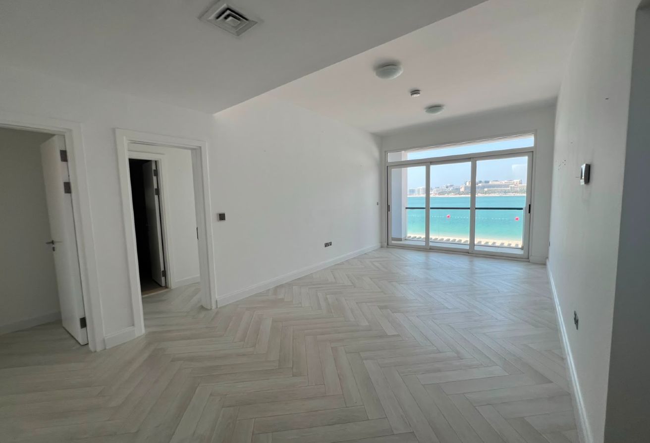 5BR TOWNHOUSE | PRIVATE GARDEN | BEACH ACCESS gallery image