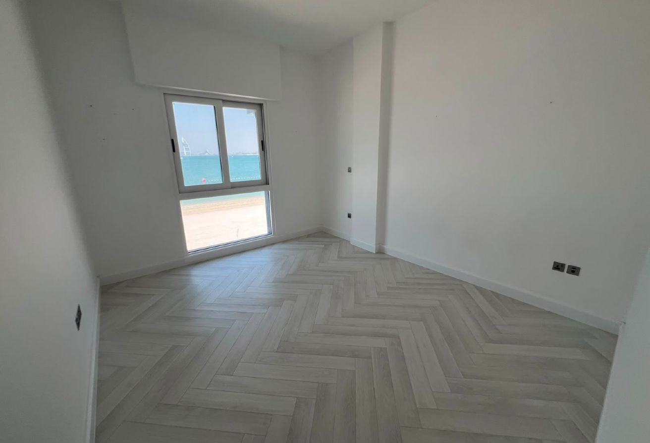 5BR TOWNHOUSE | PRIVATE GARDEN | BEACH ACCESS gallery image