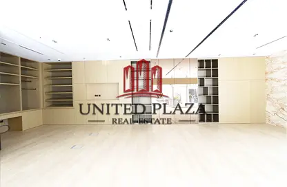 صالة عرض - استوديو للايجار في شارع الخليج العربي - البطين - أبوظبي