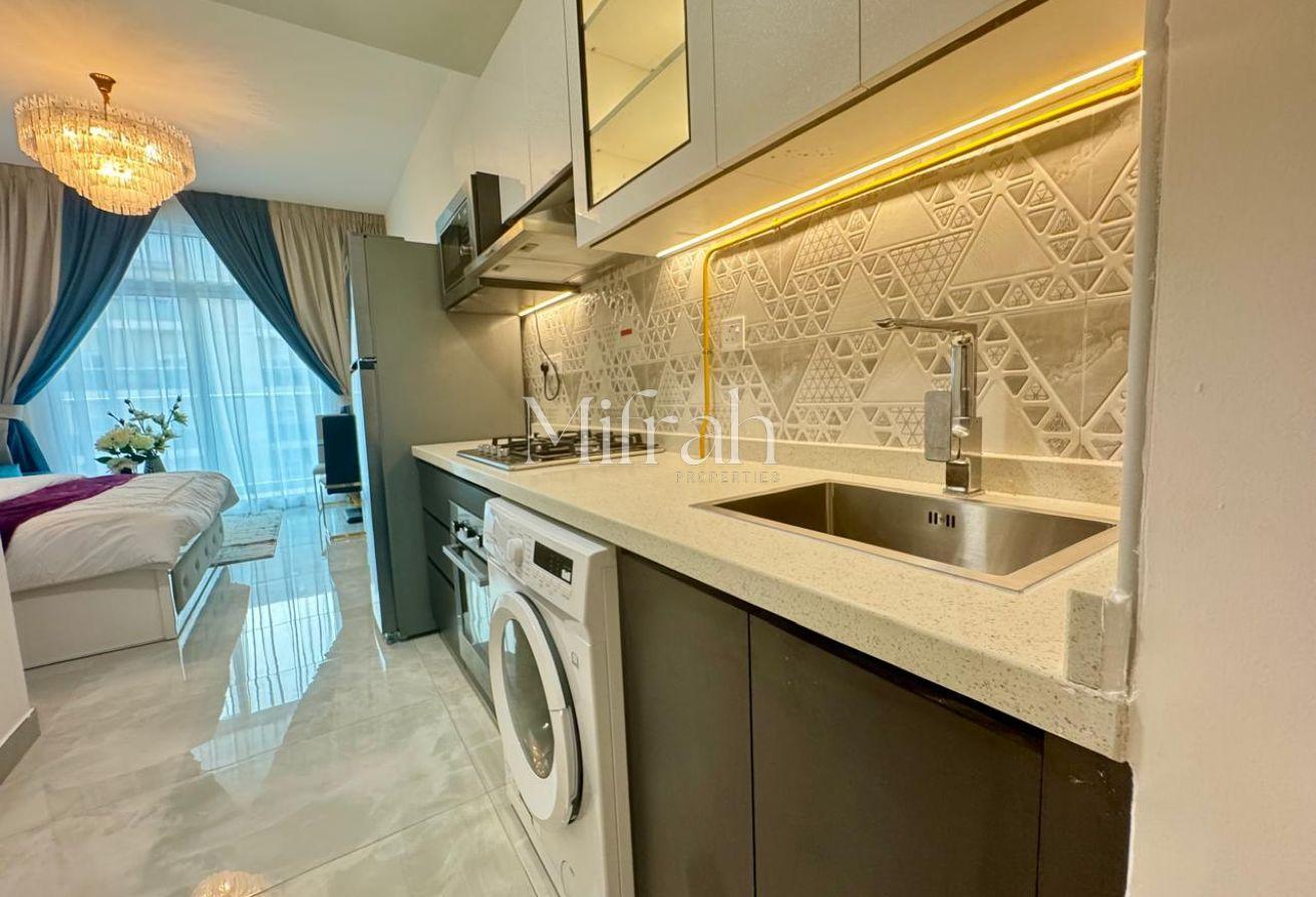 Elegant & Spacious | Fully Furnished | Vacant photo 4