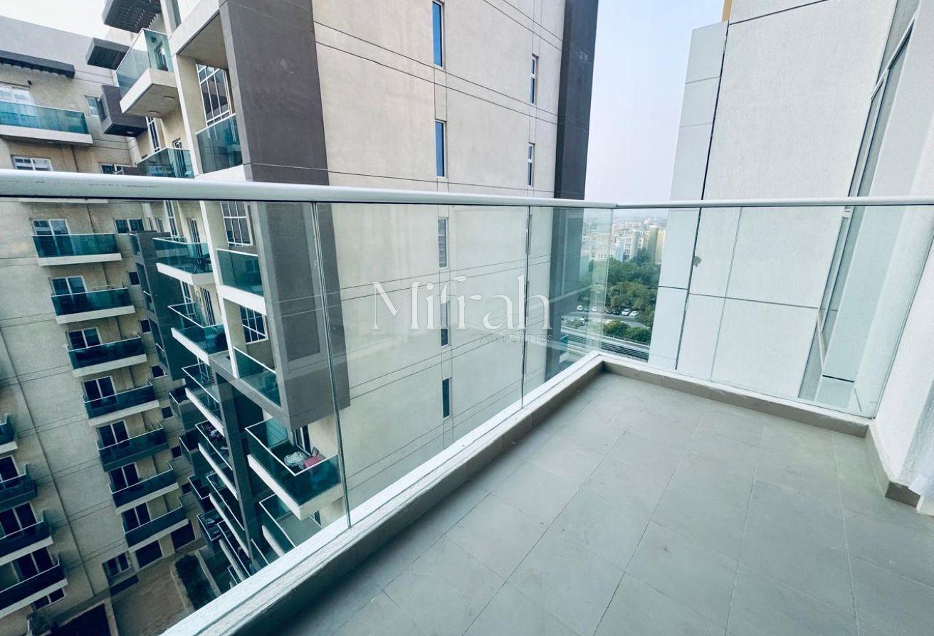 Elegant & Spacious | Fully Furnished | Vacant photo 5