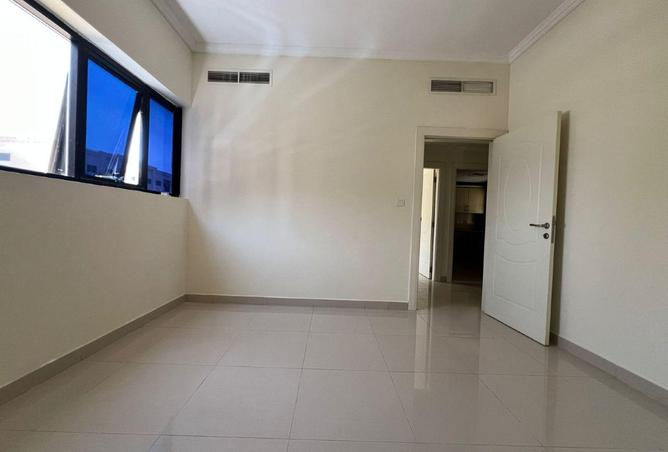 74231733 - Property Image 3