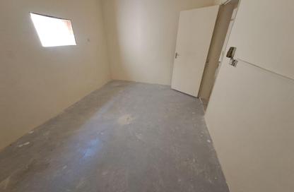 Apartment - 5 Bedrooms - 5 Bathrooms for rent in Al Sabkha - Al Riqqa - Sharjah