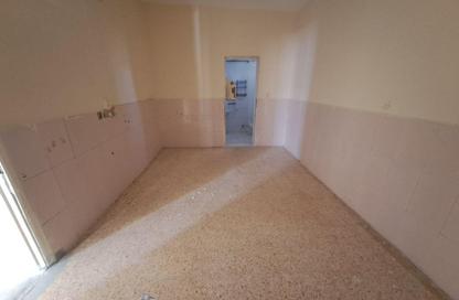 Apartment - 5 Bedrooms - 5 Bathrooms for rent in Al Sabkha - Al Riqqa - Sharjah