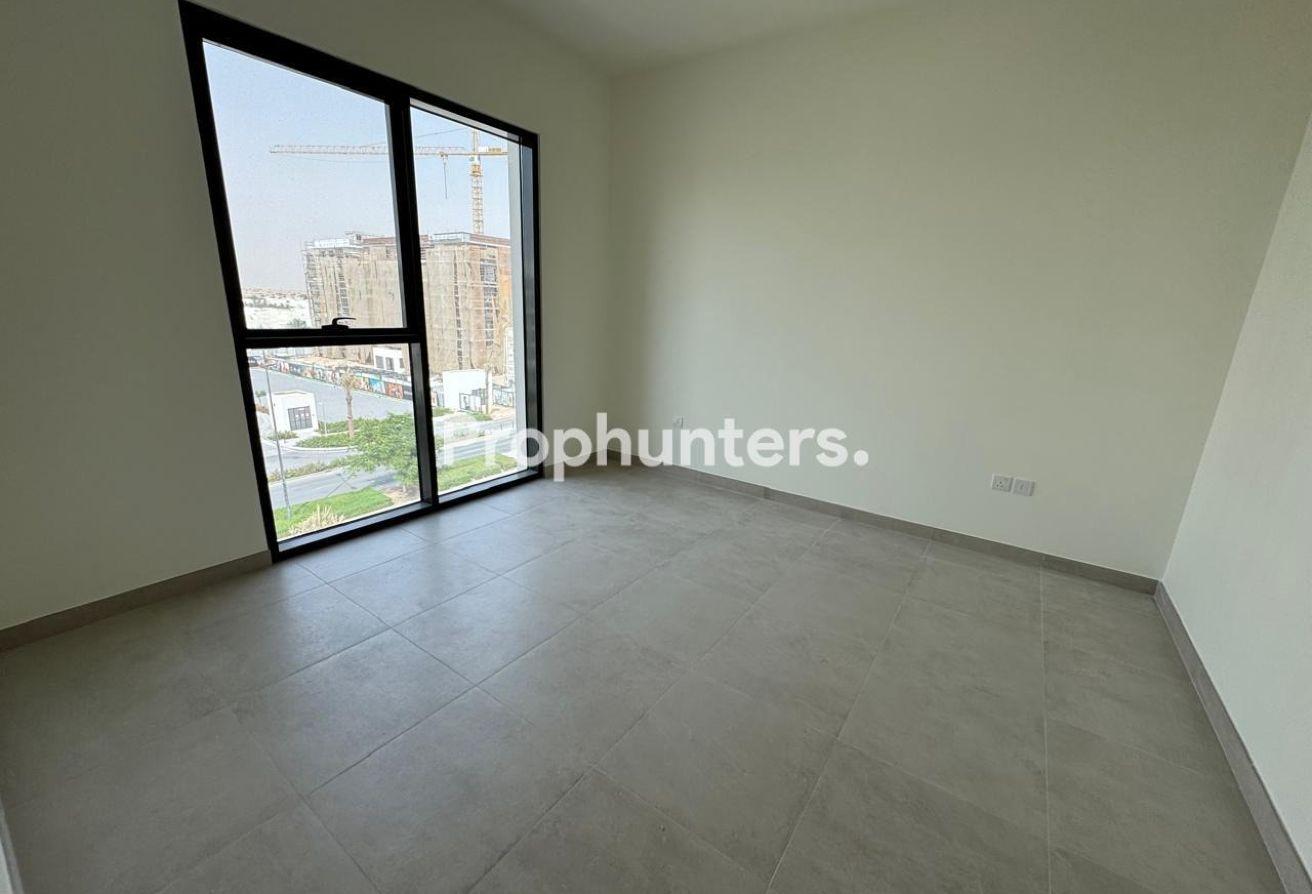 BRAND NEW | MODERN FINISHES | READY TO MOVIN photo 8