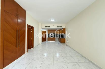 Apartment - 1 - 2 for rent in Golden Sands 12 - Al Mankhool - Bur Dubai - Dubai Apartment - 1 - 2 for rent in Golden Sands 12 - Al Mankhool - Bur Dubai - Dubai
