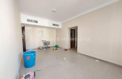 Apartment - 2 - 2 for rent in Al Amal Building - Um Altaraffa - Sharjah Apartment - 2 - 2 for rent in Al Amal Building - Um Altaraffa - Sharjah