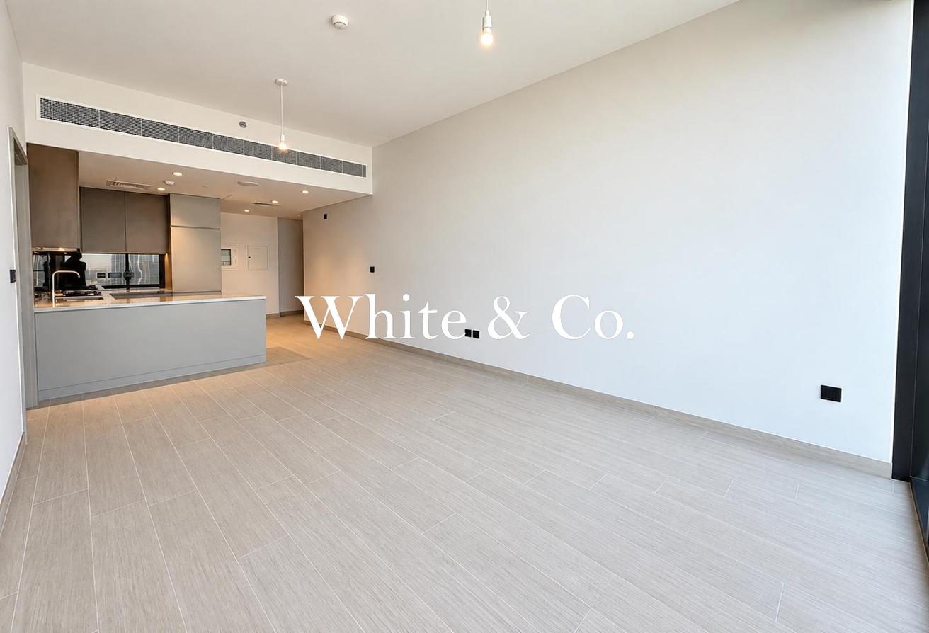 Corner unit | Vacant | Large Balcony photo 7