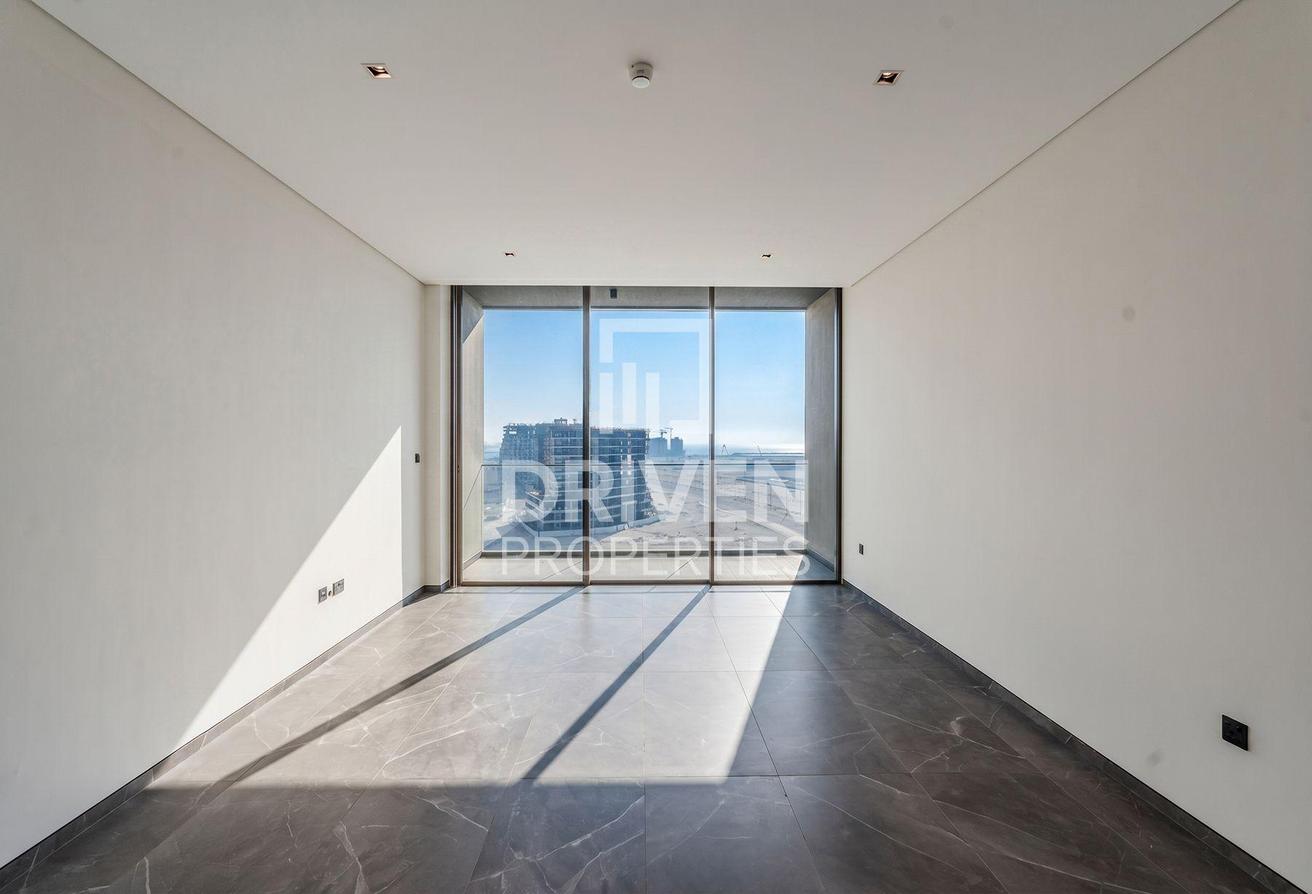 Modern Waterfront Apt | Spacious | Chiller Free photo 6