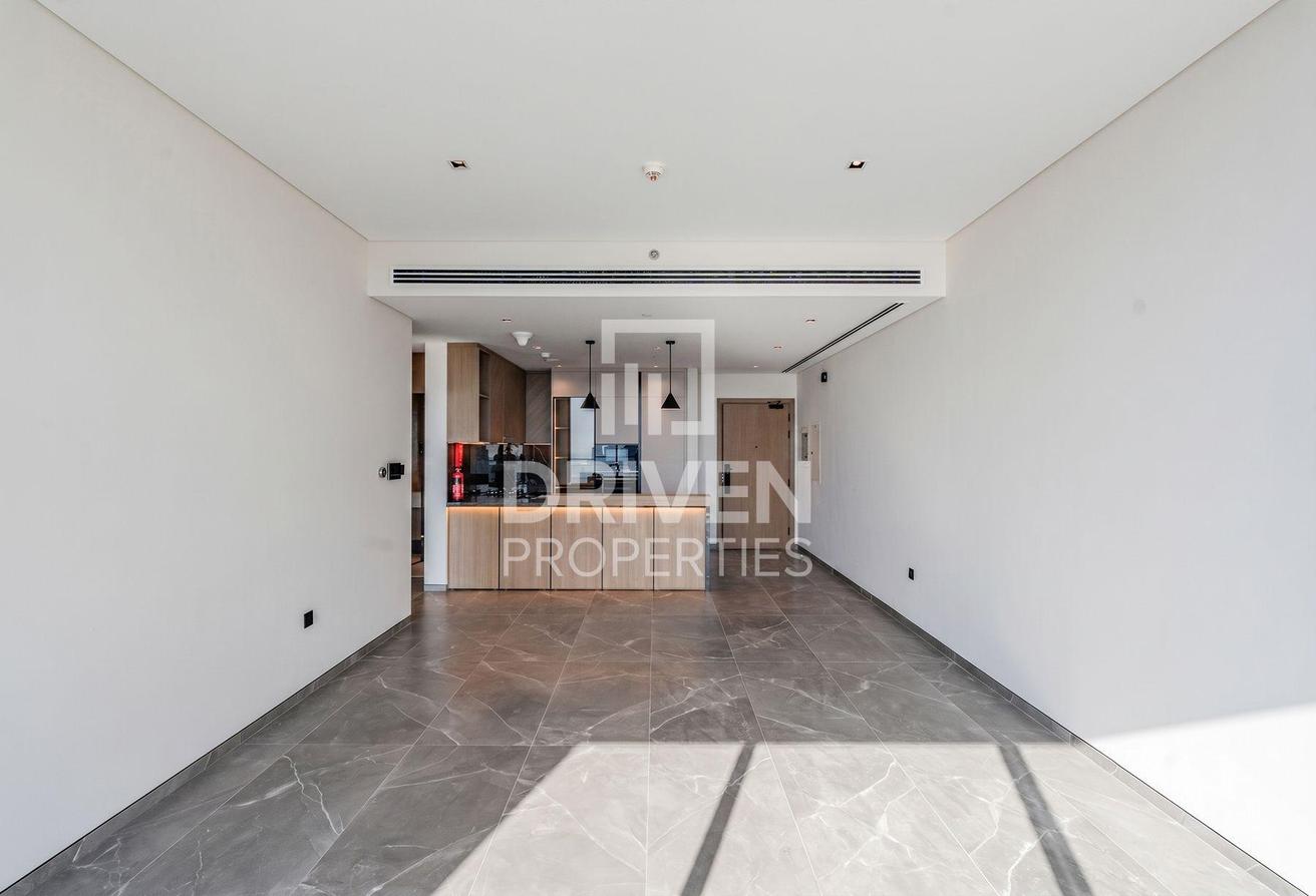 Modern Waterfront Apt | Spacious | Chiller Free photo 5
