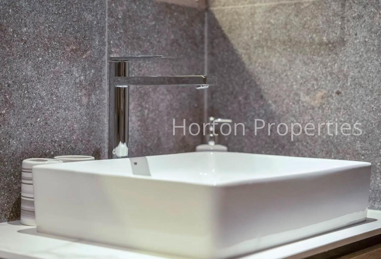 CHILLER FREE | VACANT | PREMIUM AMENITIES photo 7