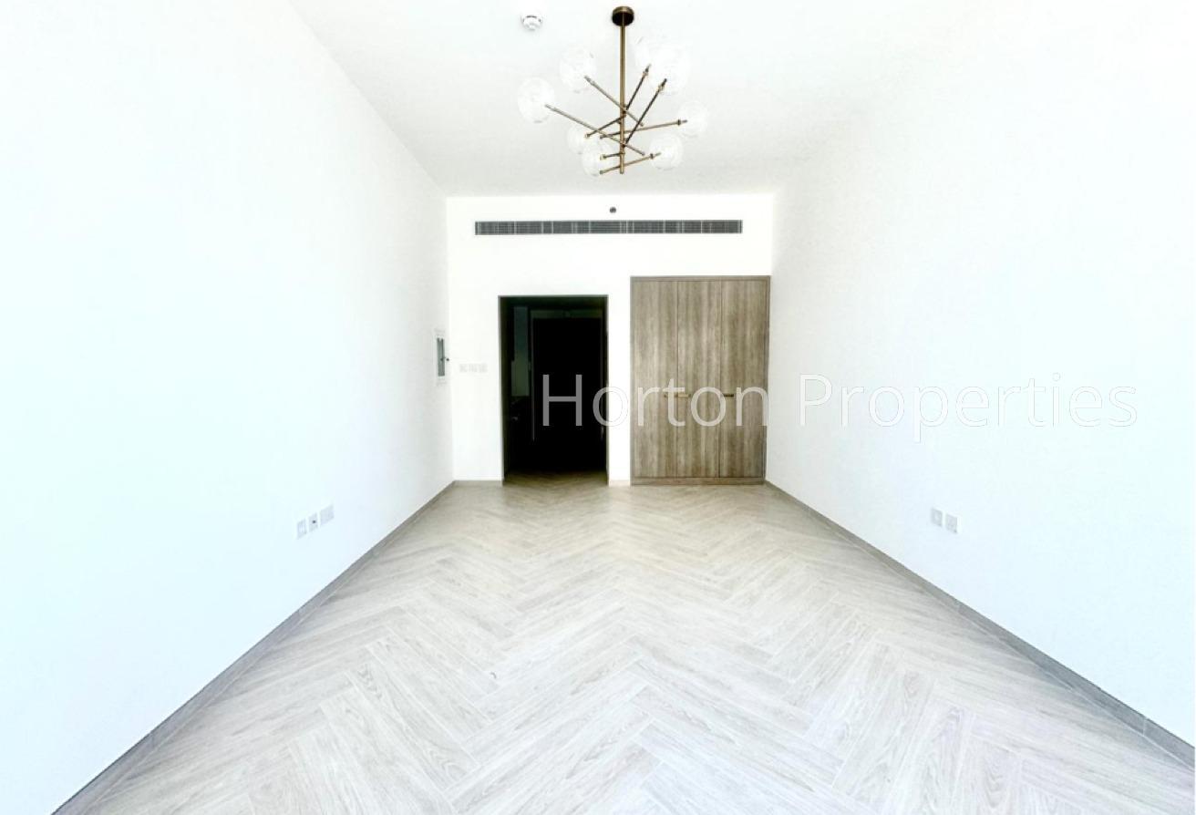 CHILLER FREE | VACANT | PREMIUM AMENITIES photo 4