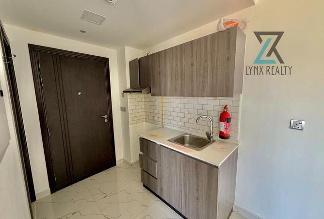 93576175 - Property Image 3