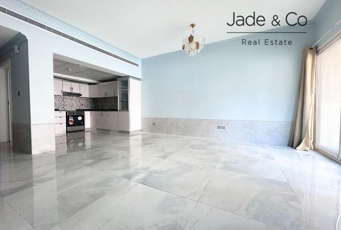 Spacious Layout | Vacant Now | Well Maintained photo 3
