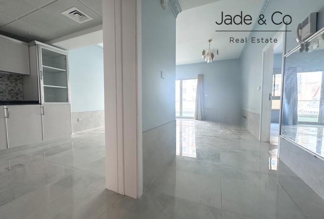 Spacious Layout | Vacant Now | Well Maintained photo 2