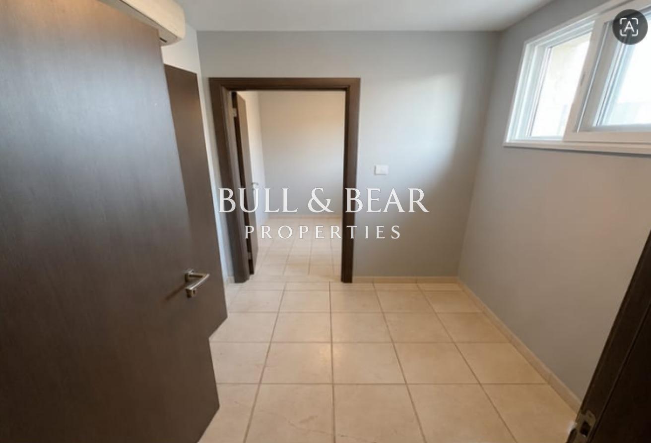 Spacious 5BR | Near Pool & Park | Modern Style photo 15