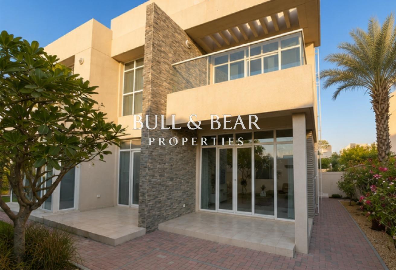 Spacious 5BR | Near Pool & Park | Modern Style photo 4
