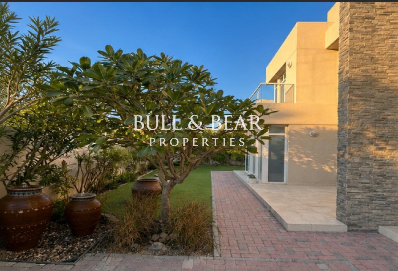 Spacious 5BR | Near Pool & Park | Modern Style photo 5