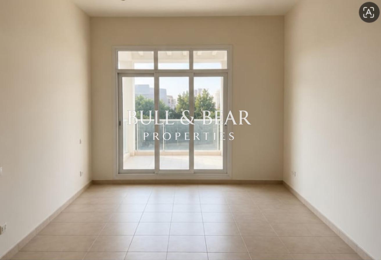 Spacious 5BR | Near Pool & Park | Modern Style photo 13