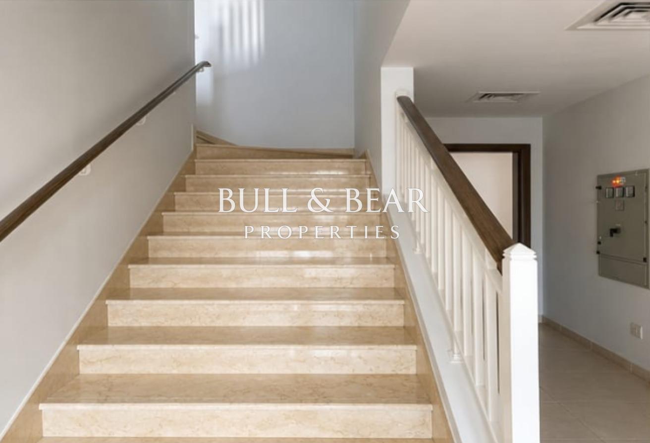 Spacious 5BR | Near Pool & Park | Modern Style photo 14