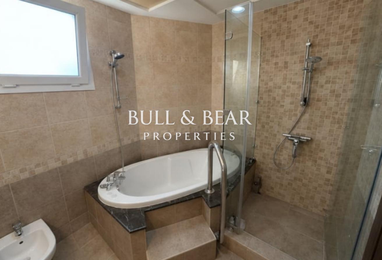 Spacious 5BR | Near Pool & Park | Modern Style photo 17