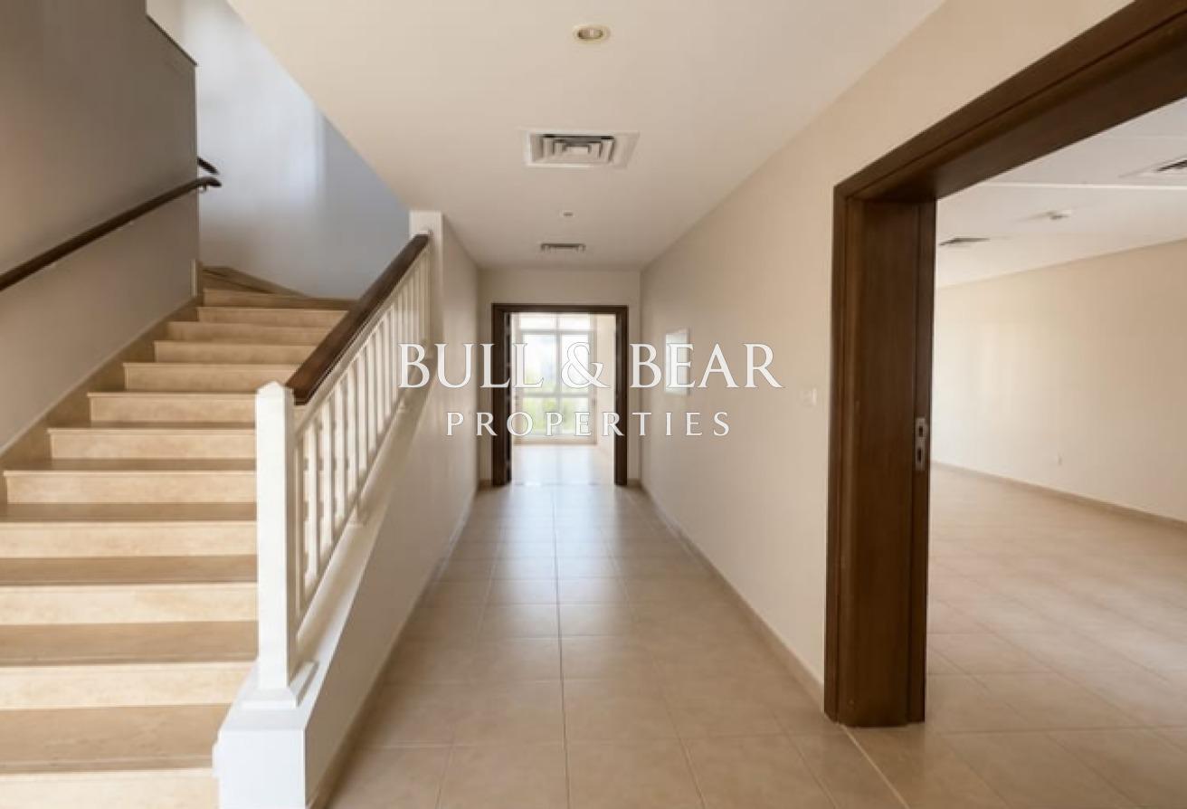 Spacious 5BR | Near Pool & Park | Modern Style photo 12