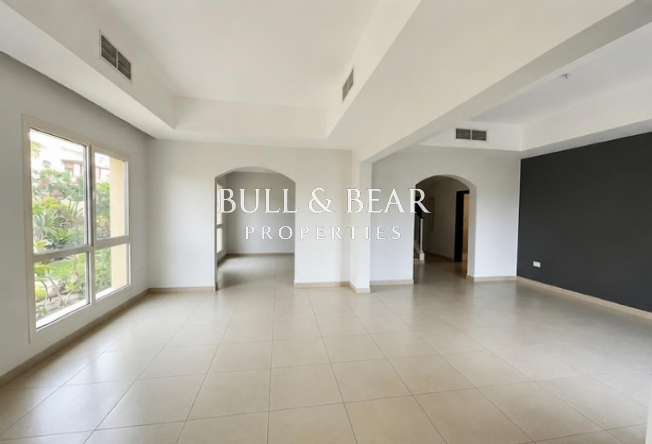 Spacious 5BR | Near Pool & Park | Modern Style photo 7