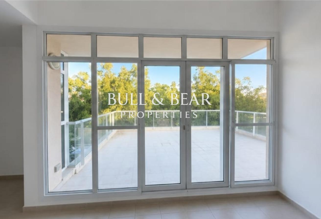 Spacious 5BR | Near Pool & Park | Modern Style photo 8