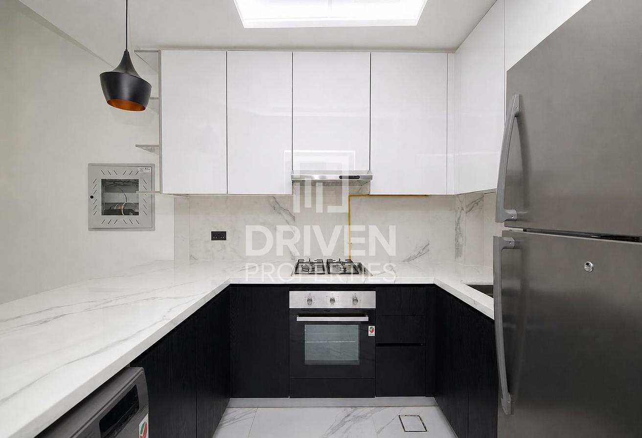 Furnished Apt | Prime Location and Vacant photo 9