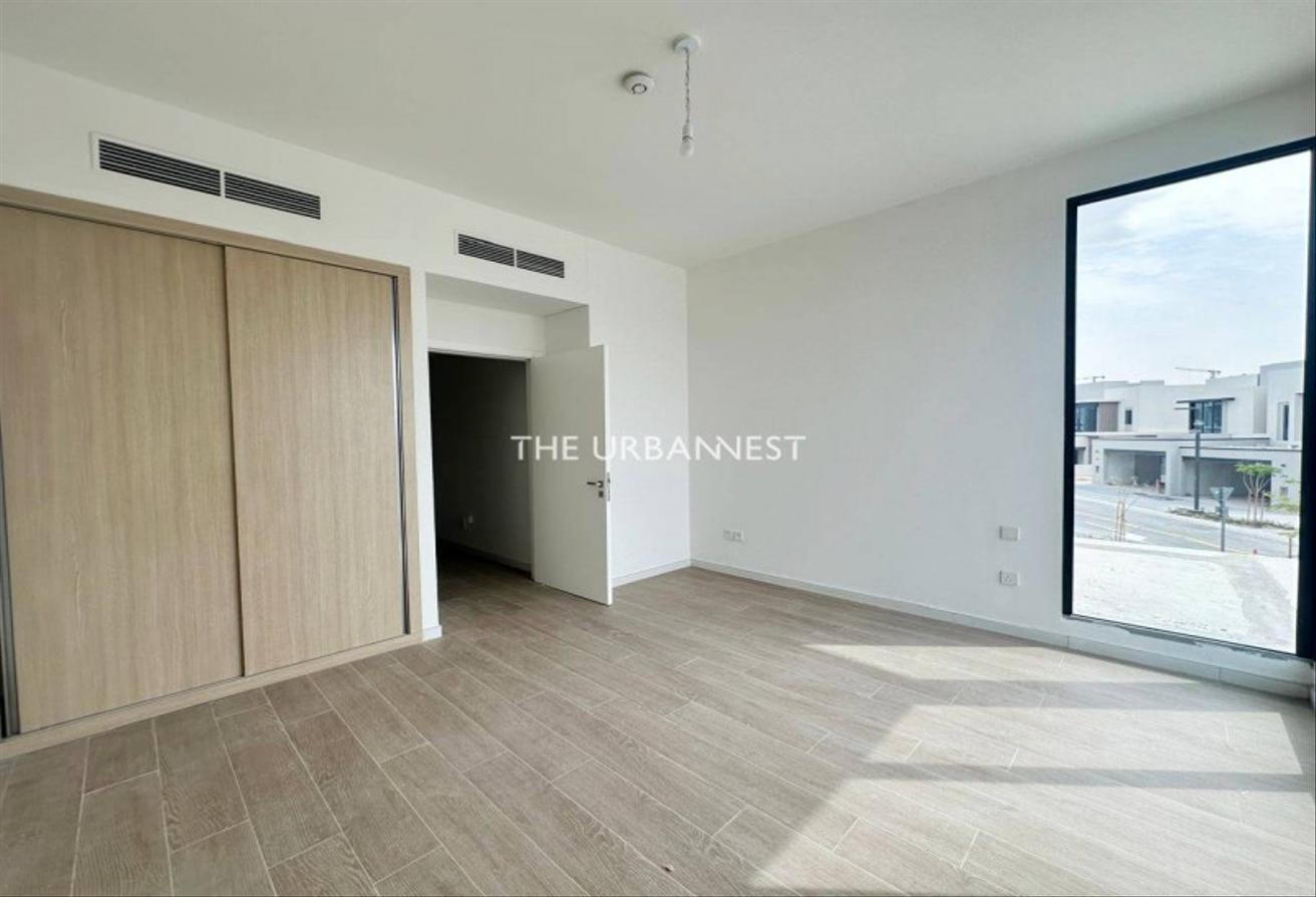 Single Row | Park Facing | Large Plot | 4 Bed photo 9