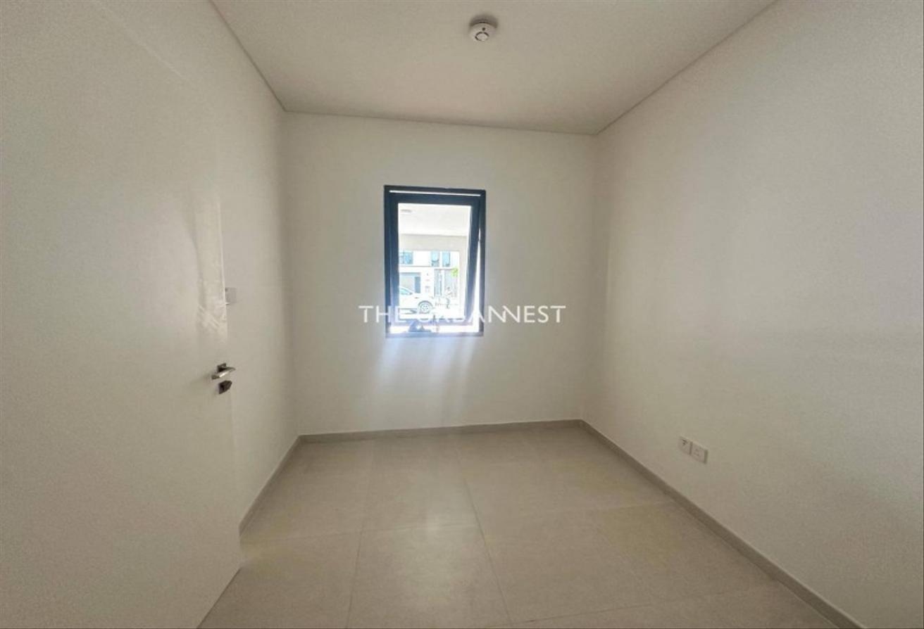 Single Row | Park Facing | Large Plot | 4 Bed photo 18