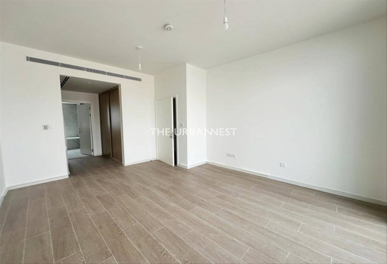 Single Row | Park Facing | Large Plot | 4 Bed photo 12