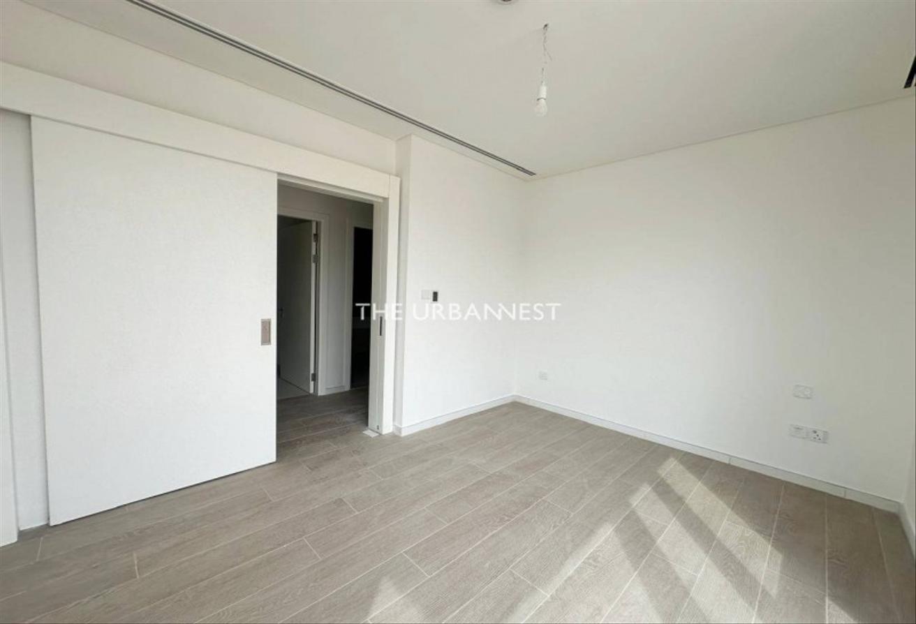 Single Row | Park Facing | Large Plot | 4 Bed photo 6