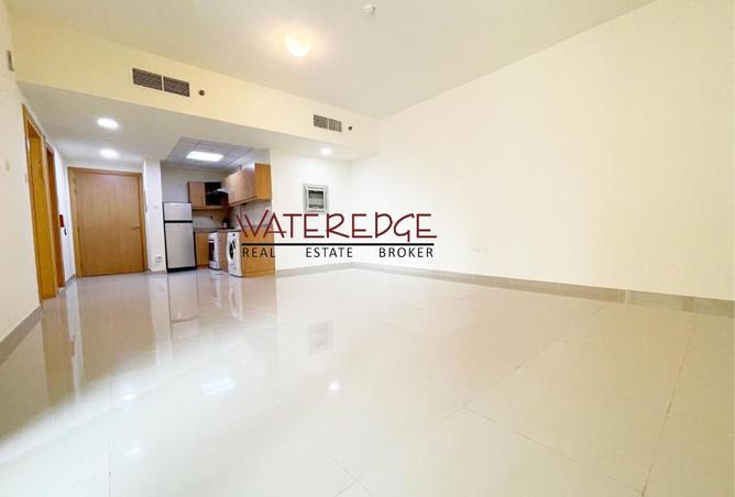 Vacant | 2 Bath | Large Layout photo 3