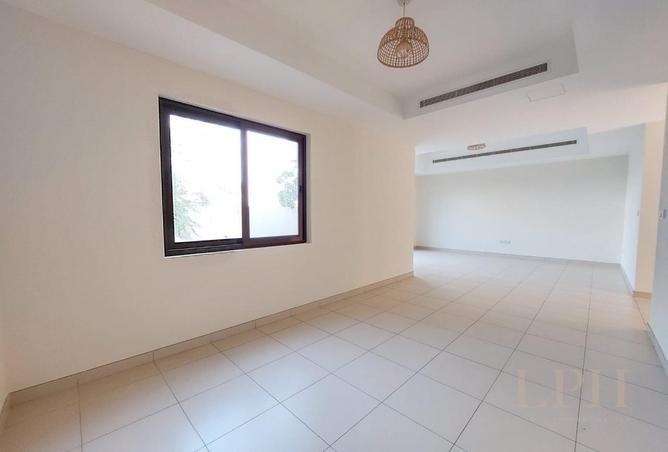 98700379 - Property Image 2