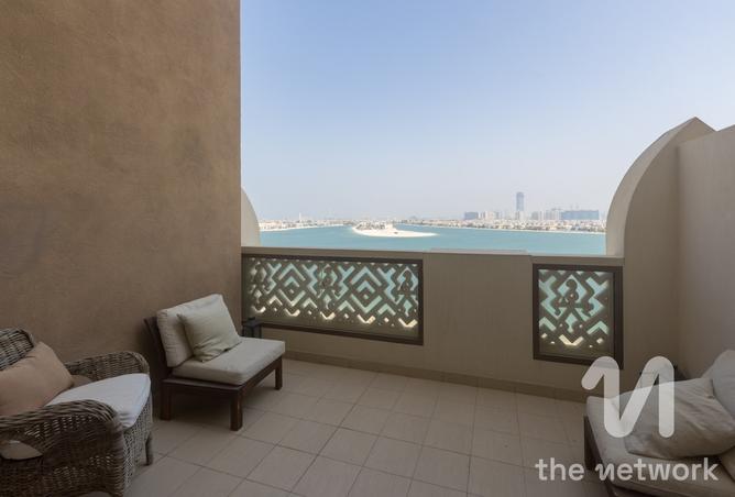 Exclusive | 2 Plus Maids | Palm Facing | Open View