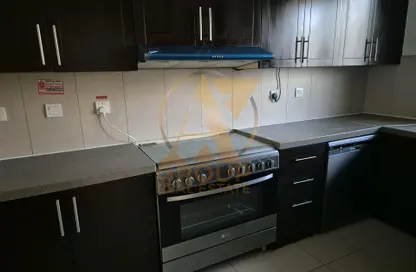 تاون هاوس - 3 غرف نوم - 4 حمامات للايجار في قرية ورسان - المدينة العالمية - دبي