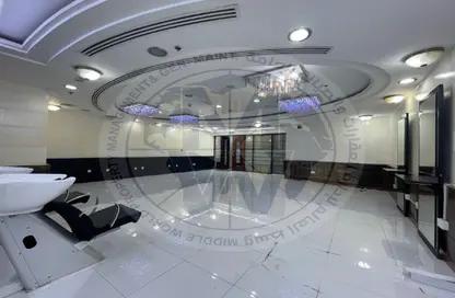 Shop - Studio - 1 Bathroom for rent in Hamdan Street - Abu Dhabi