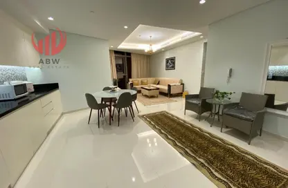 شقة - 2 غرف نوم - 3 حمامات للايجار في فندق ومساكن برج باراماونت - الخليج التجاري - دبي