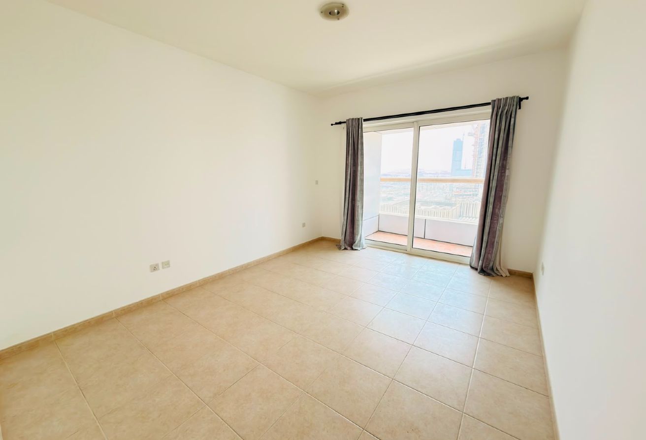Spacious 1BR with Balcony | Multiple Cheques gallery image